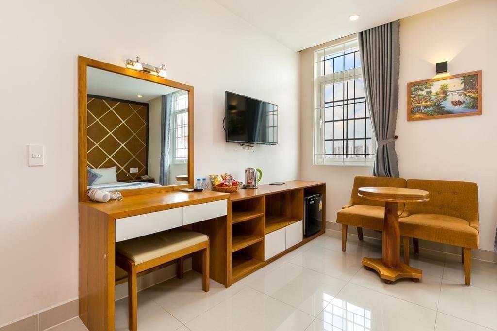 Khach San Thien Cung Hotel Хошимин Екстериор снимка